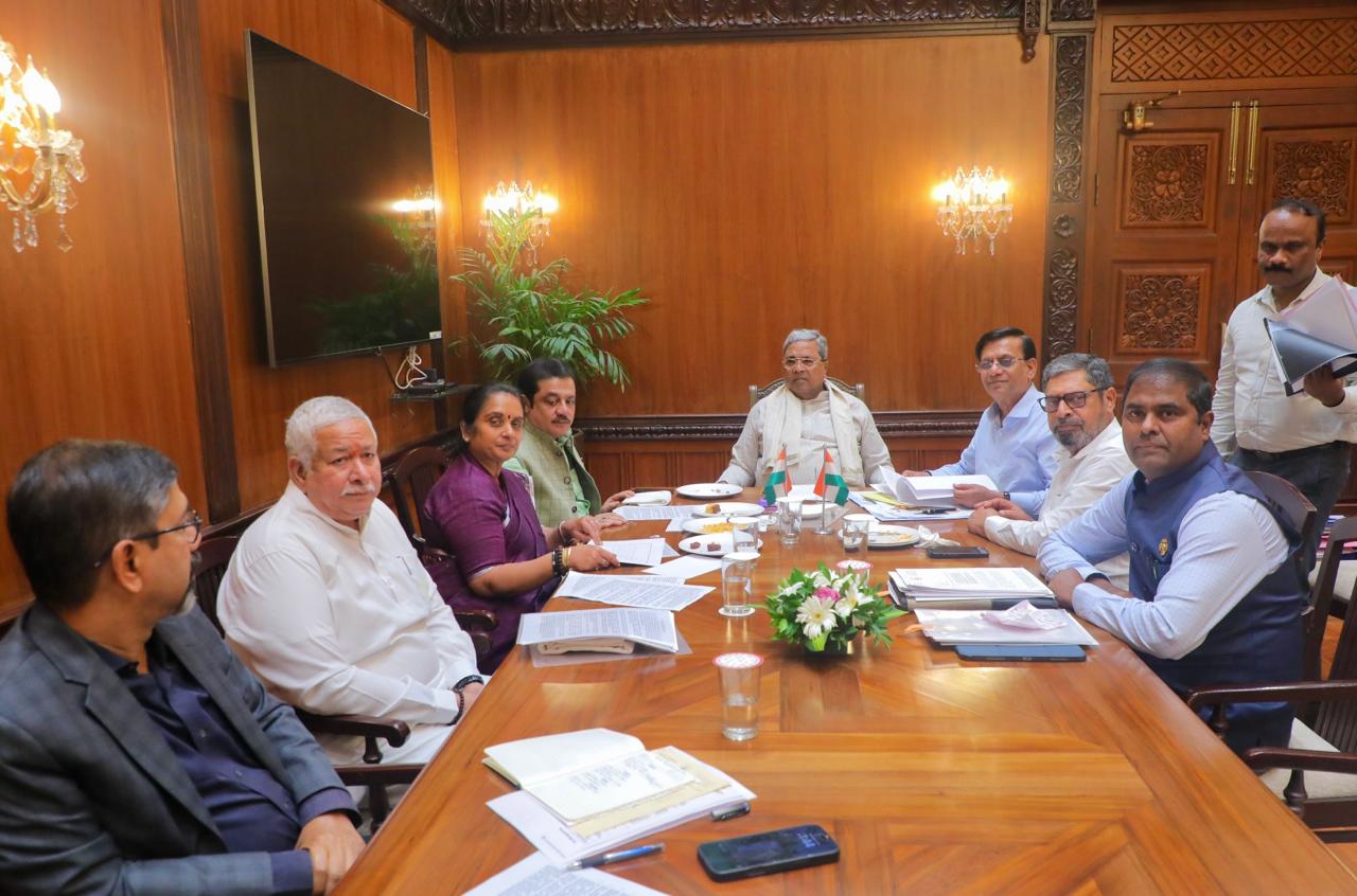 ಸಚಿವ, ಶಾಸಕರ ಜೊತೆ ಸಮಸ್ಯೆ ಆಲಿಸಿದ ಮುಖ್ಯಮಂತ್ರಿ