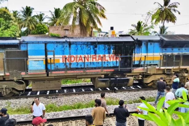 ರೈಲಿನ ಇಂಜಿನ್​​ನಲ್ಲಿ ಆಕಸ್ಮಿಕ ಬೆಂಕಿ
