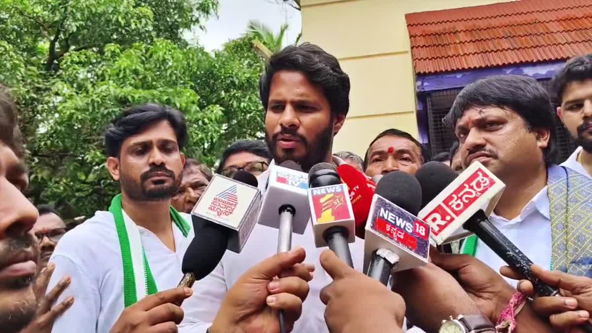 ಪ್ರಾದೇಶಿಕ ಪಕ್ಷ ಕಟ್ಟುವುದು ಯಾರೋ ಗೆದ್ದ ಕಪ್ ಹಿಡಿದು ಮುತ್ತಿಟ್ಟು, ರೀಲ್ಸ್ ಮಾಡುವಷ್ಟು ಸುಲಭವಲ್ಲ