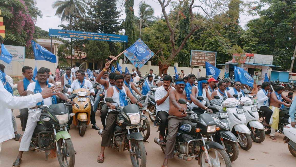 ಒಳ ಮೀಸಲಾತಿ ಜಾರಿಗಾಗಿ ಅರೆ ಬೆತ್ತಲೆ ಪ್ರತಿಭಟನೆ