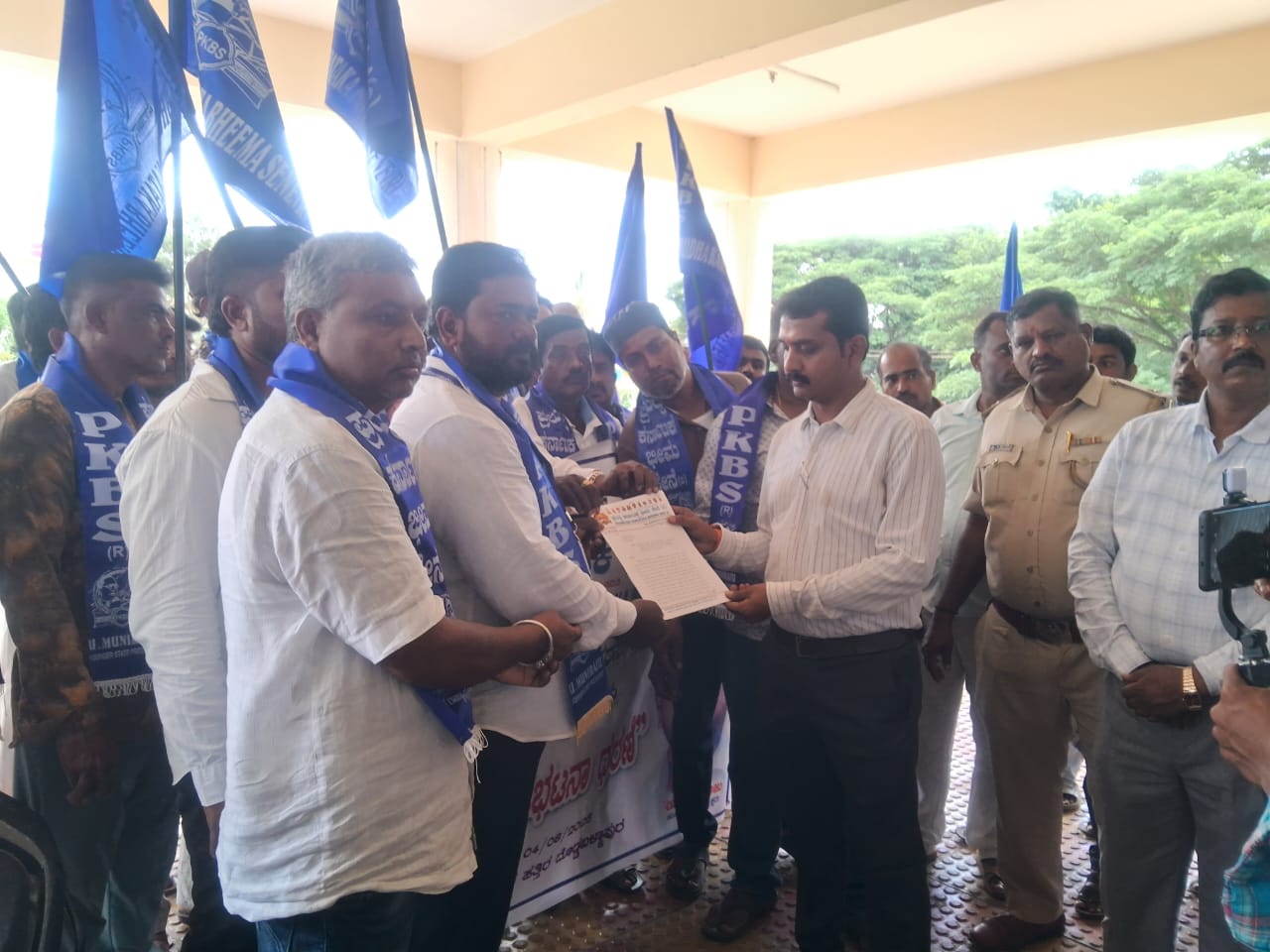 ಆಶ್ರಯ ಬಡಾವಣೆಯಲ್ಲಿ ಅಕ್ರಮ ವಾಸ-ಪ್ರತಿಭಟನೆ