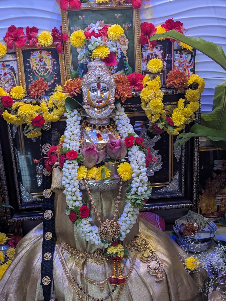 ನಾಡಿನೆಲ್ಲೆಡೆ ವರ ಮಹಾಲಕ್ಷ್ಮಿ ಯ ಸಂಭ್ರಮ