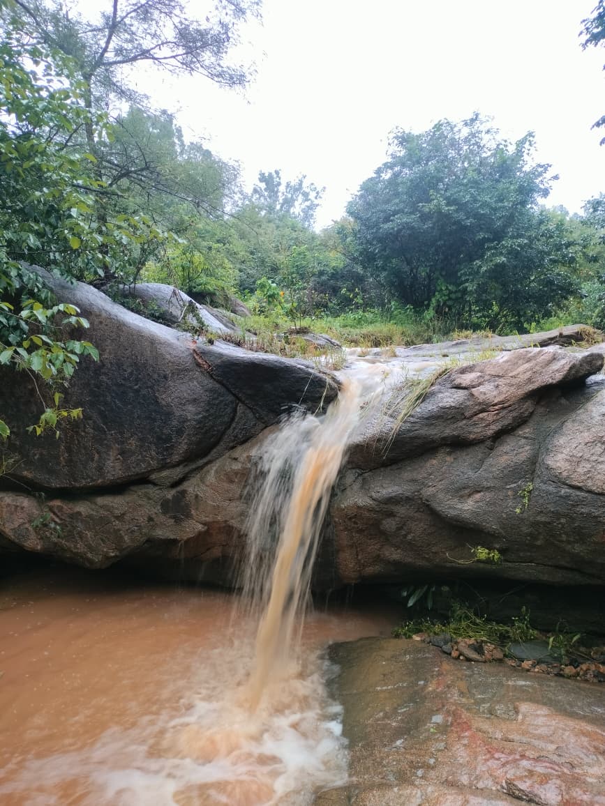 ಮೈ ದುಂಬಿ ಹರಿಯುತಿದೆ ಬೆನಕನ ಹಳ್ಳ