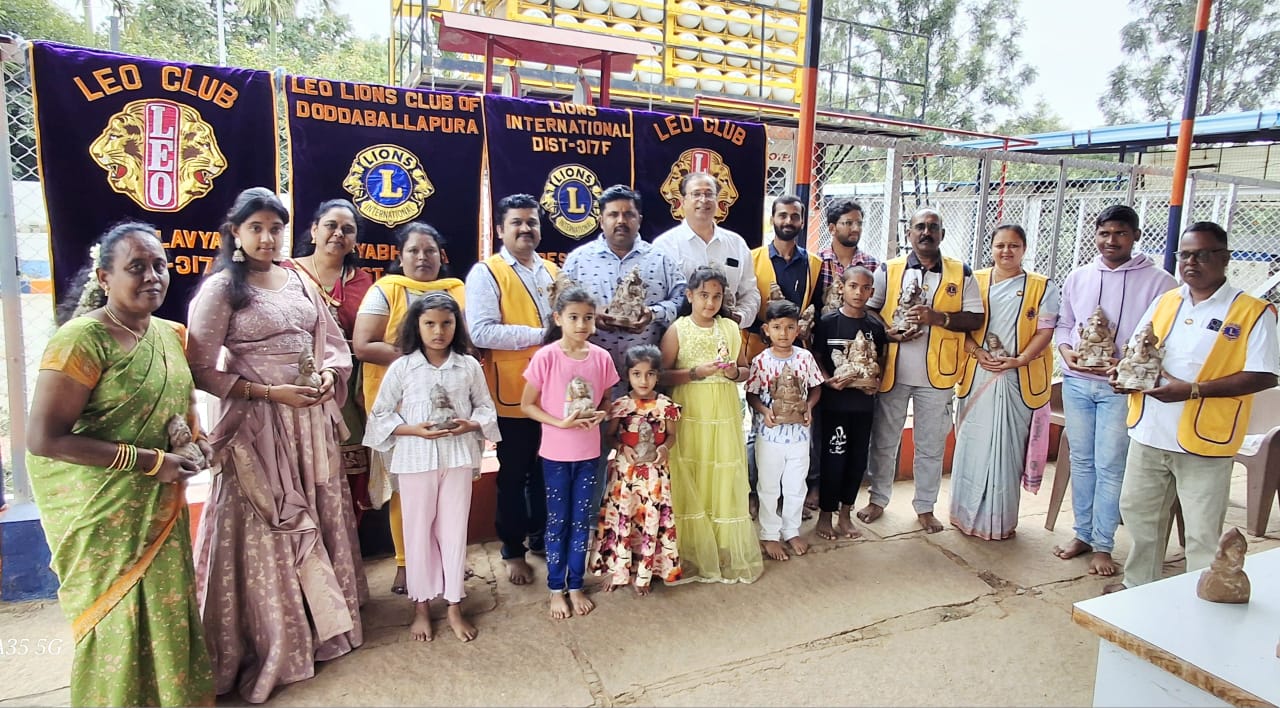 ಜೇಡಿ ಮಣ್ಣಿನ ಗೌರಿ, ಗಣೇಶ ವಿಗ್ರಹಗಳ ಉಚಿತ ವಿತರಣೆ