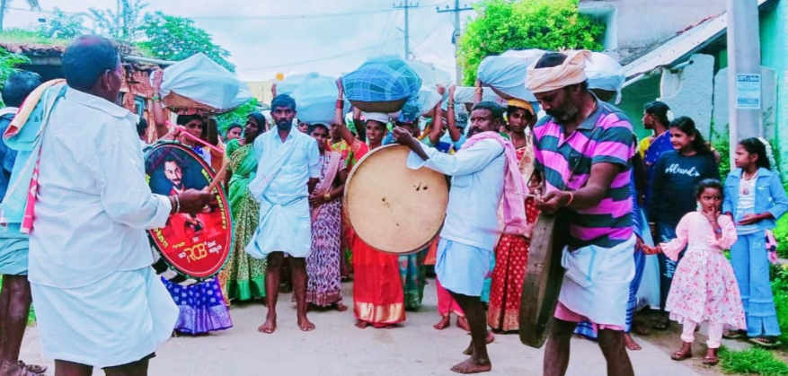 ಗ್ರಾಮದ ಒಳಿತಿಗಾಗಿ ಮಲಿಯಮ್ಮನ ಬೆಟ್ಟವೇರಿದ ಭಕ್ತರು