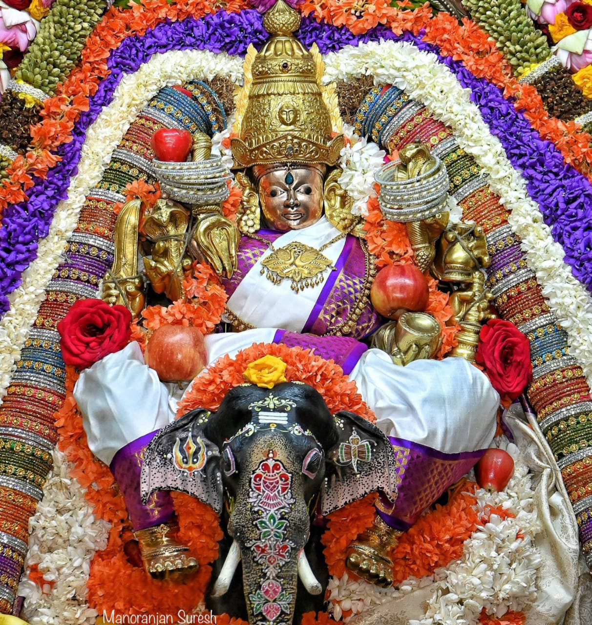 ಭತ್ತದ ರಾಶಿಯ ರೈತ, ಚಿನ್ನದ ಅಂಬಾರಿಯ ರಾಜ, ದಸರಾ ಉದ್ಘಾಟನೆಯ ರಾಜಕೀಯ