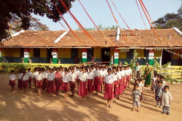 6 ತಿಂಗಳಾದರೂ ವಿದ್ಯಾರ್ಥಿಗಳಿಗೆ ಶೂ, ಸಾಕ್ಸ್‌ನೀಡದ ಕಾಂಗ್ರೆಸ್ ಸರ್ಕಾರ