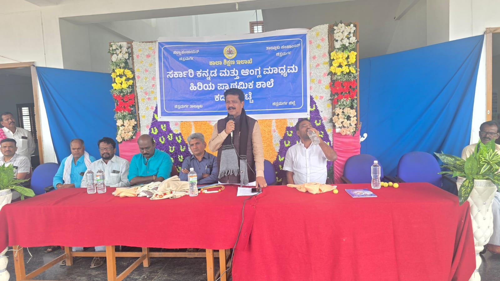 ಸರ್ಕಾರಿ ಆಂಗ್ಲ ಮಾಧ್ಯಮ ತರಗತಿಗೆ ಚಾಲನೆ ನೀಡಿದ ಶಾಸಕ ರಘುಮೂರ್ತಿ