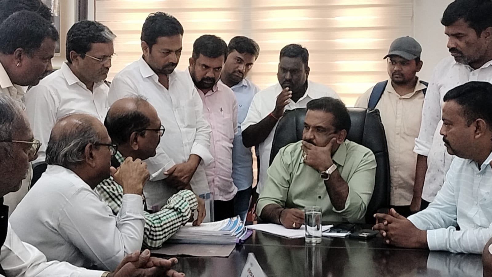 ದಿನಪತ್ರಿಕೆಗಳ ಸಂಪಾದಕರ ಸಂಘದ ಮನವಿಗೆ ಸ್ಪಂದಿಸಿದ ಸಿಎಂ ಮಾಧ್ಯಮ ಸಲಹೆಗಾರ ಕೆ.ವಿ.ಪ್ರಭಾಕರ್