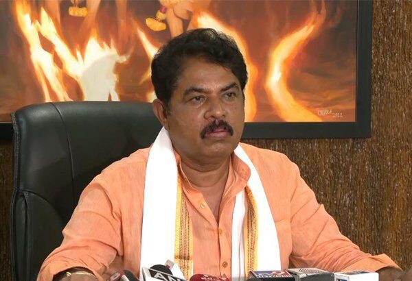 ಕಾಂಗ್ರೆಸ್ಸಿಗರಿಗೆ ಸಾರ್ವಜನಿಕರೇ ಬೂಟುಕಾಲಲ್ಲಿ ಒದ್ದು ಆಚೆ ಹಾಕಿದ್ದಾರೆ