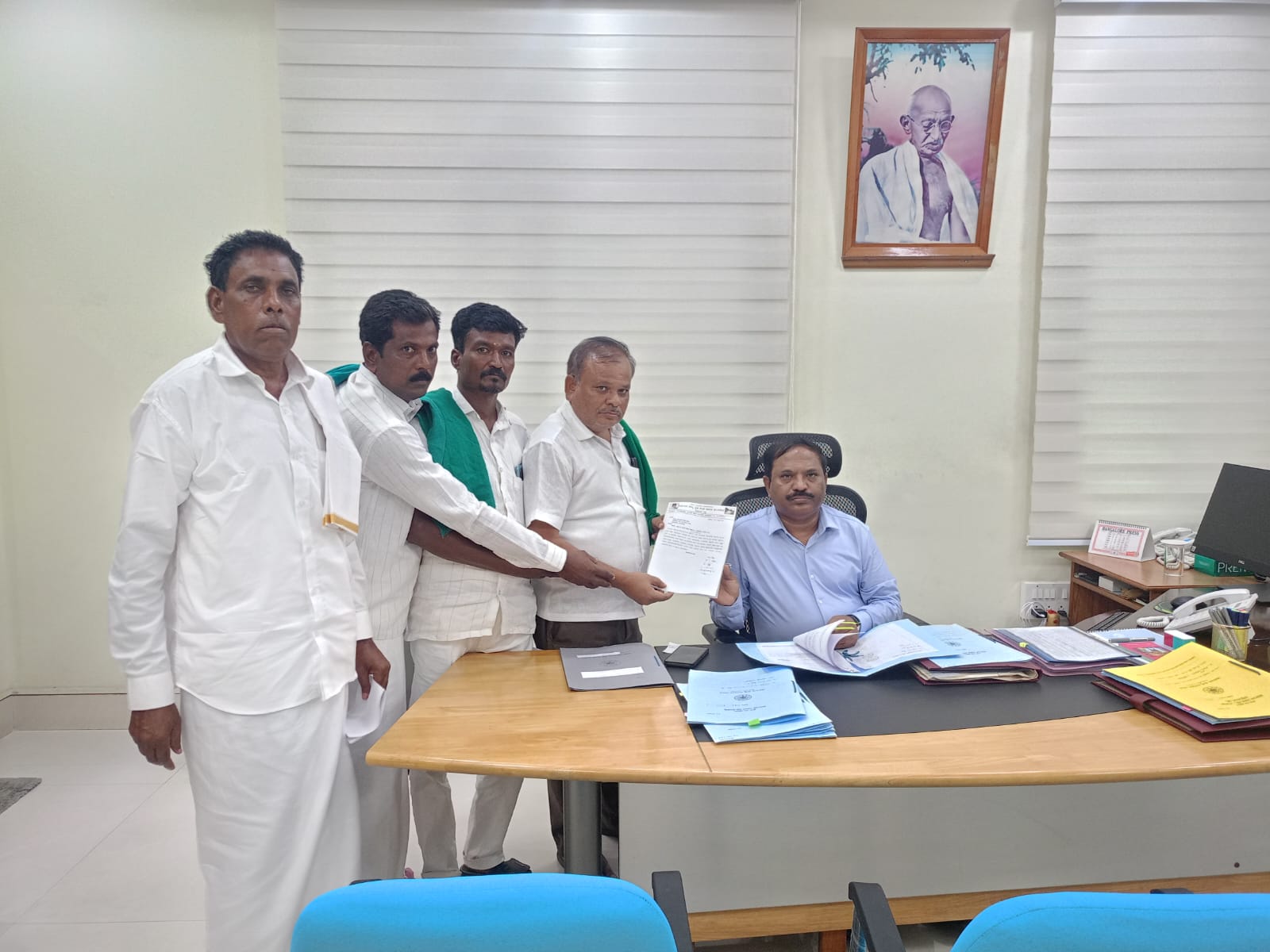 ಹಿರಿಯೂರು ಡಿಪೋ ಆರಂಭಕ್ಕೆ ಎಂಡಿ ಭೇಟಿ ಮಾಡಿದ ರೈತರ ನಿಯೋಗ