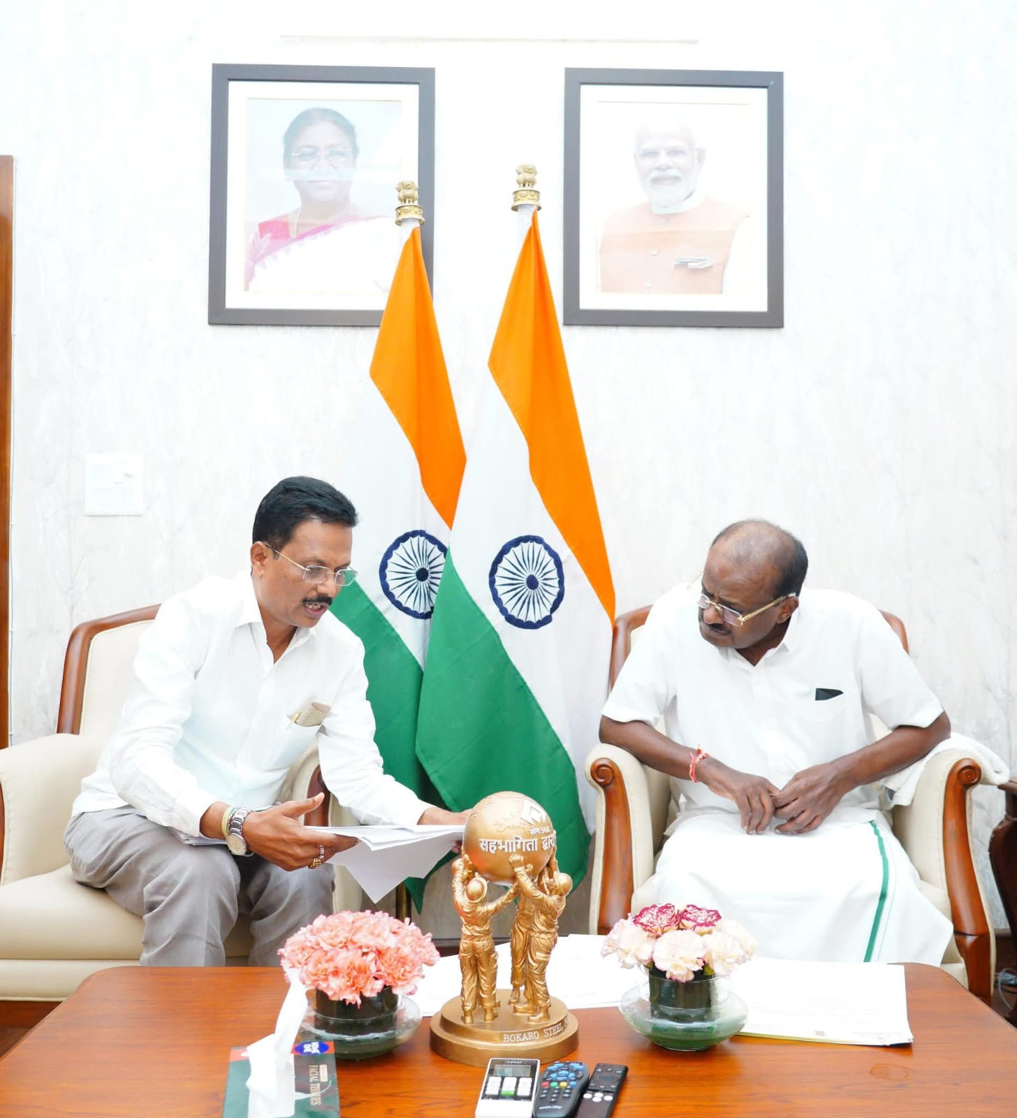 ಕನ್ನಡಿಗರಿಗೆ ಶೇ 80 ರಷ್ಟು ಉದ್ಯೋಗ ನೀಡಲು ಕೇಂದ್ರ ಸಚಿವ ಕುಮಾರಸ್ವಾಮಿಗೆ ಮನವಿ ಮಾಡಿದ ತುಕಾರಾಮ್