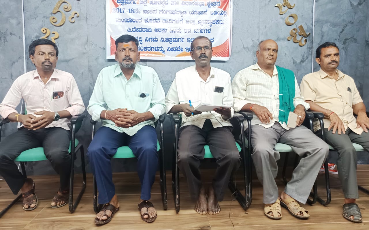 ಹಾಲಿ-ಮಾಜಿ ಶಾಸಕರ ಜಗಳದಲ್ಲಿ ರೈತರು ಬಡವಾಗಿದ್ದಾರೆ