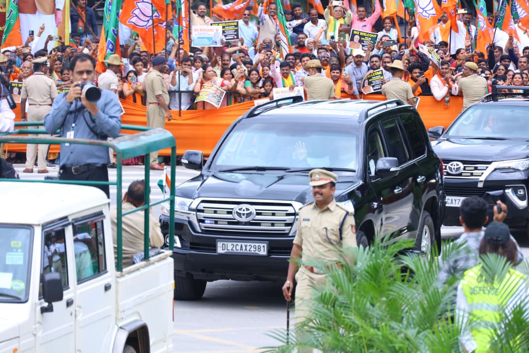 ಪ್ರಧಾನಿ ಮೋದಿ ಅವರನ್ನು ನೋಡಿಲು ಕಿಕ್ಕಿರಿದು ಸೇರಿದ್ದ ಅಭಿಮಾನಿಗಳು
