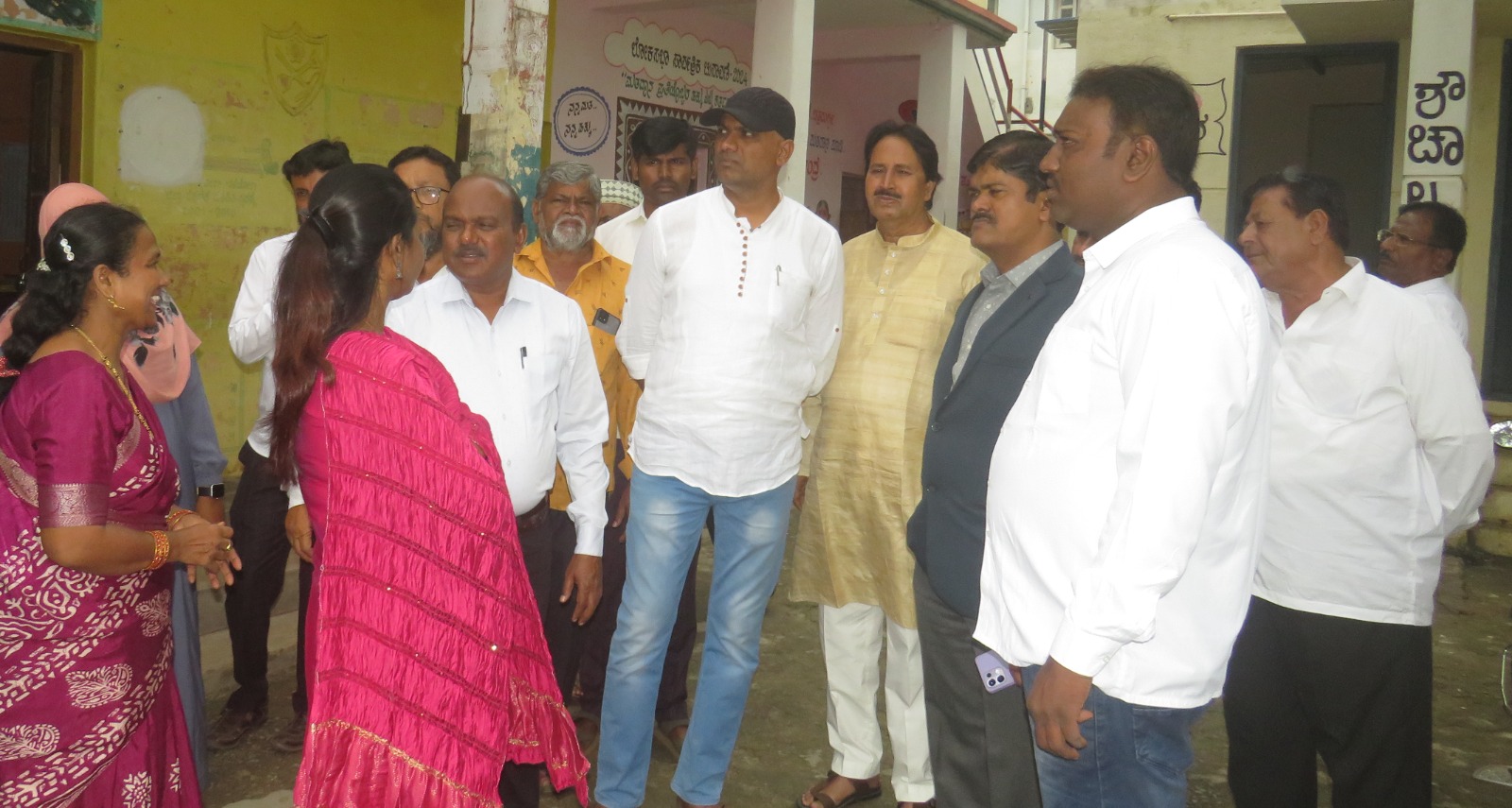 ಶಿಥಿಲಾವಸ್ಥೆಯ ಸರ್ಕಾರಿ ಉರ್ದು ಶಾಲೆ ಪರಿಶೀಲಿಸಿದ ಎಸಿ ಜಿಲಾನಿ
