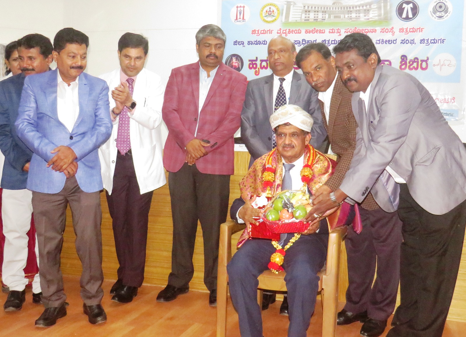 ಸನ್ಮಾನಿತರಾದ ಜಯದೇವ ಆಸ್ಪತ್ರೆ ನಿರ್ದೇಶಕ ಡಾ.ಕೆ.ಎಸ್.ರವೀಂದ್ರನಾಥ್