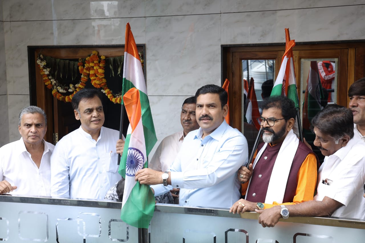 ರಾಷ್ಟ್ರಧ್ವಜ ಎಲ್ಲೆಡೆ ರಾರಾಜಿಸಲಿ ದೇಶಭಕ್ತಿ ನಮ್ಮೆಲ್ಲರ ಬದುಕಿನ ಭಾಗವಾಗಲಿ