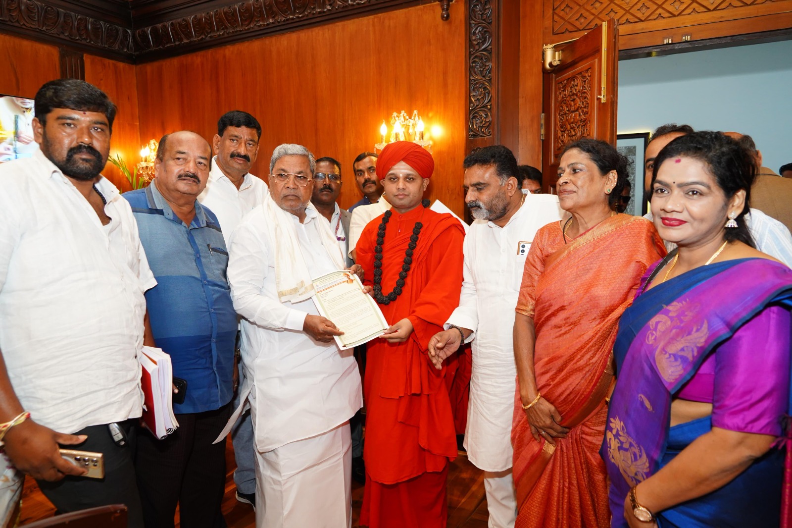 ಸಿಎಂ ಭೇಟಿ ಮಾಡಿದ ಭೋವಿ ಮಠದ ಇಮ್ಮಡಿಶ್ರೀ