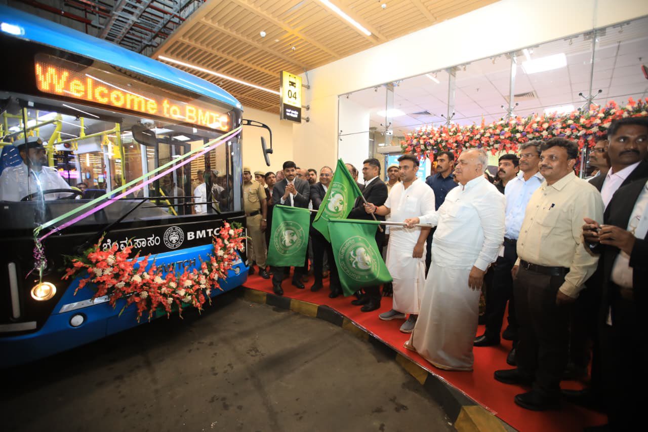 ಹೊಸ ಎಲೆಕ್ಟ್ರಿಕ್ ವಾಯು ವಜ್ರ ಬಸ್‌ಗಳ ಸೇವೆಗೆ ಚಾಲನೆ ನೀಡಿ ಸಚಿವ ರಾಮಲಿಂಗಾರೆಡ್ಡಿ