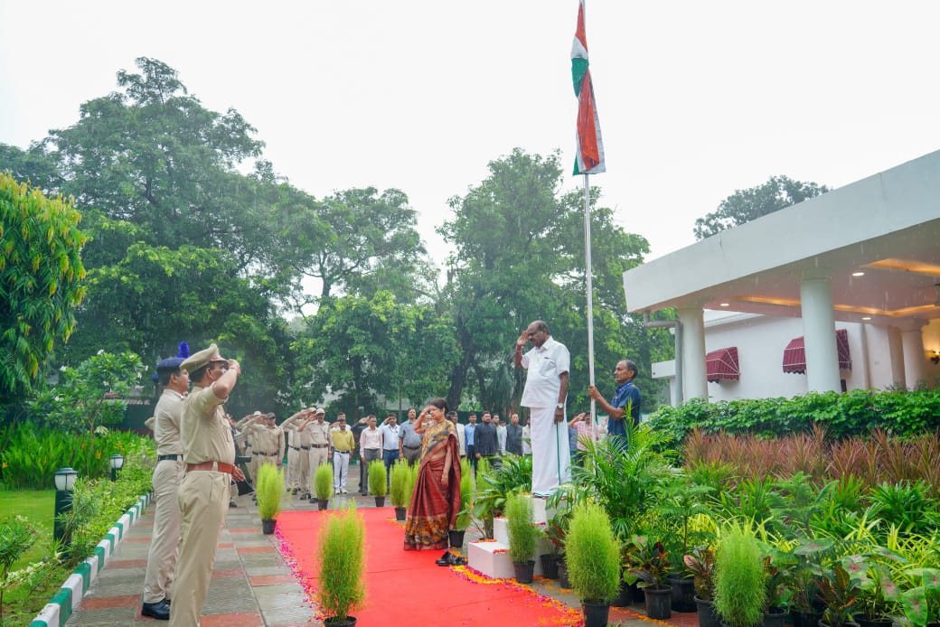 ಬಲಿಷ್ಠ, ಸ್ವಾವಲಂಬಿ, ಸಮೃದ್ಧ ಭಾರತ ನಿರ್ಮಿಸಲು ಒಟ್ಟಾಗಿ ಕೆಲಸ ಮಾಡೋಣ-ಕುಮಾರಸ್ವಾಮಿ