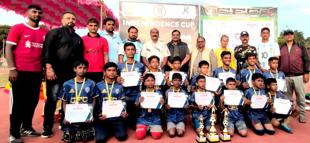 ಇಂಡಿಪೆಂಡೆನ್ಸ್ ಕಪ್ ಫುಟ್ಬಾಲ್ ಪಂದ್ಯಾವಳಿಯಲ್ಲಿ ಪ್ರಥಮ ಸ್ಥಾನ ಪಡೆದ ಮಕ್ಕಳು