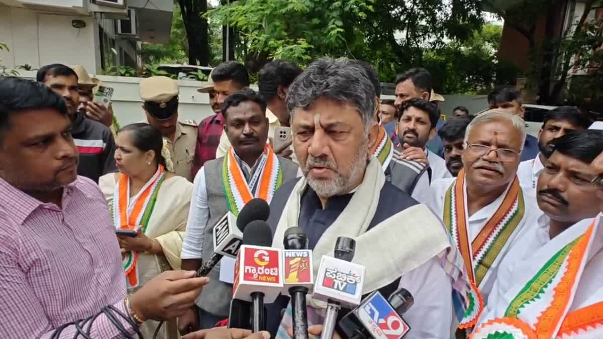 ಬಿಜೆಪಿಯವರು ಪೋಟೋ ಹಾಕಿಸಿಕೊಂಡರೆ ಸಾಧನೆಯಲ್ಲ-ಡಿಕೆಶಿ