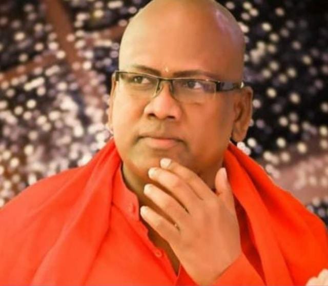 ಮೊದಲು ಒಳ ಮೀಸಲಾತಿ ಜಾರಿ ಮಾಡಲಿ-ಮಾದಾರಶ್ರೀ