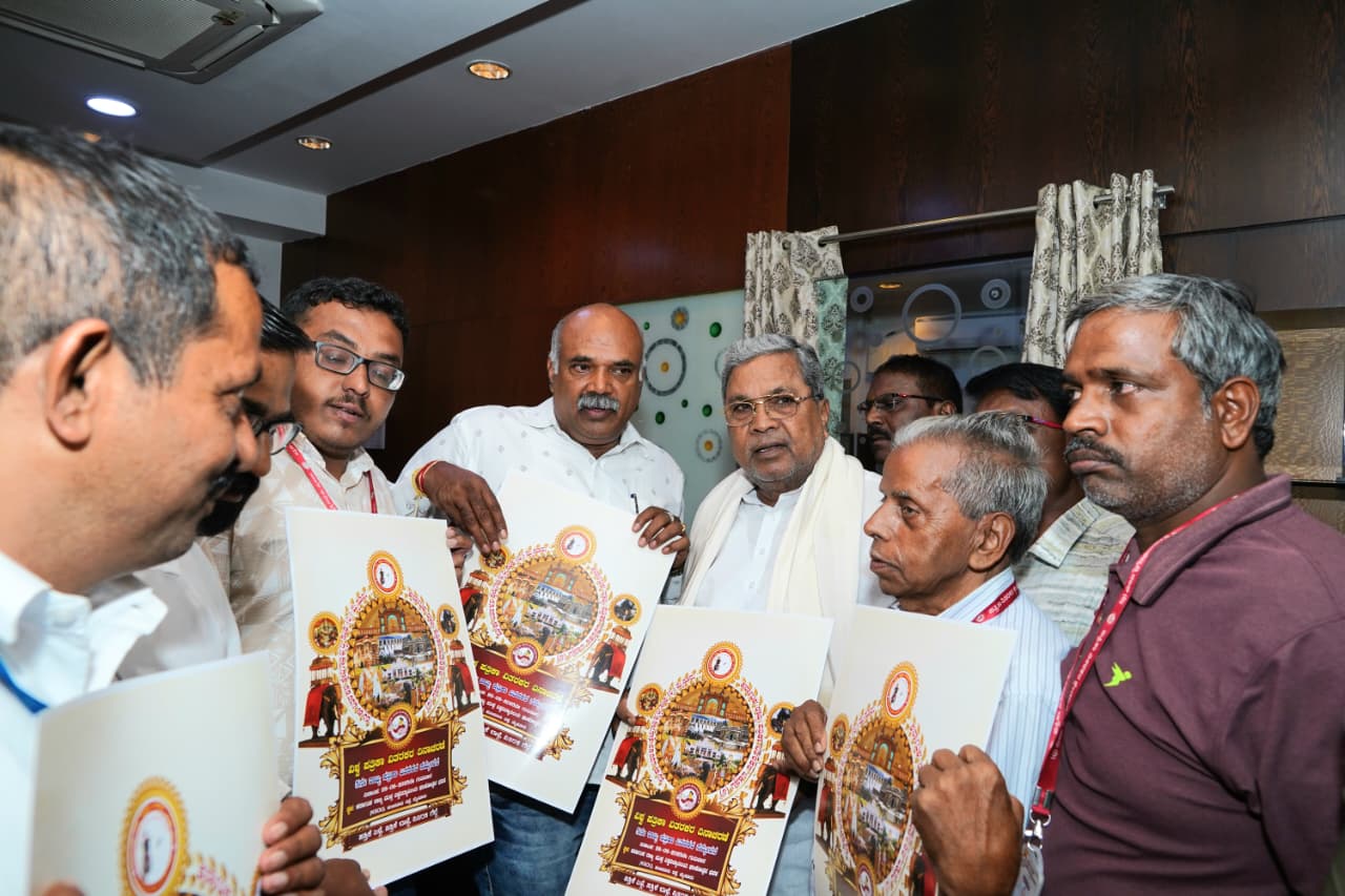 ಪತ್ರಿಕಾ ವಿತರಕರ ರಾಜ್ಯ ಸಮ್ಮೇಳನದ ಲಾಂಛನ ಬಿಡುಗಡೆ ಮಾಡಿದ ಸಿಎಂ