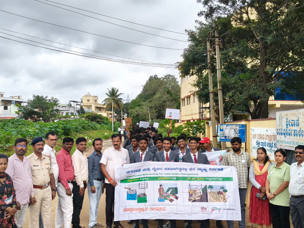 ಕಸ ವಿಂಗಡಣೆ ಮತ್ತು ತ್ಯಾಜ್ಯ ನಿರ್ವಹಣೆ ಅರಿವು ಕುರಿತು ವಿದ್ಯಾರ್ಥಿಗಳಿಂದ ಜಾಥಾ