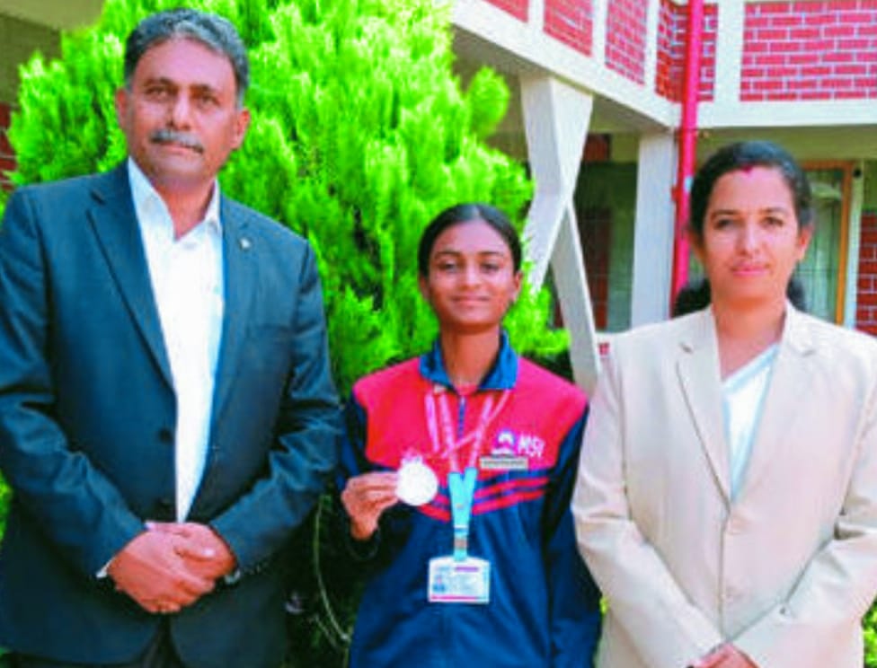 ವಿದ್ಯಾರ್ಥಿನಿ ಹರ್ಷಿತಾಗೆ ಟೇಕ್ವೆಂಡೋ ಕ್ರೀಡಾ ಕೂಟದಲ್ಲಿ ಬೆಳ್ಳಿ ಪದಕ