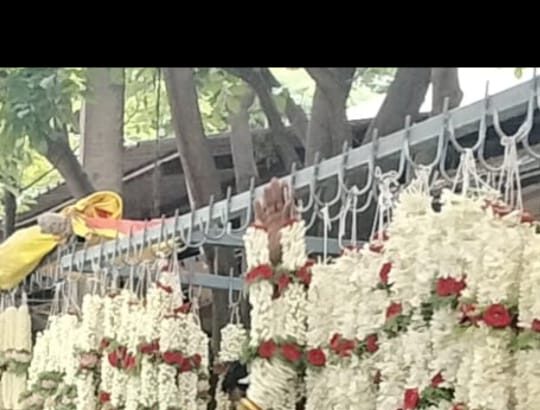 ಮುಂಗಾರು ಮಳೆ.. ಕುಸಿದ ಹೂವಿನ ಬೆಲೆ