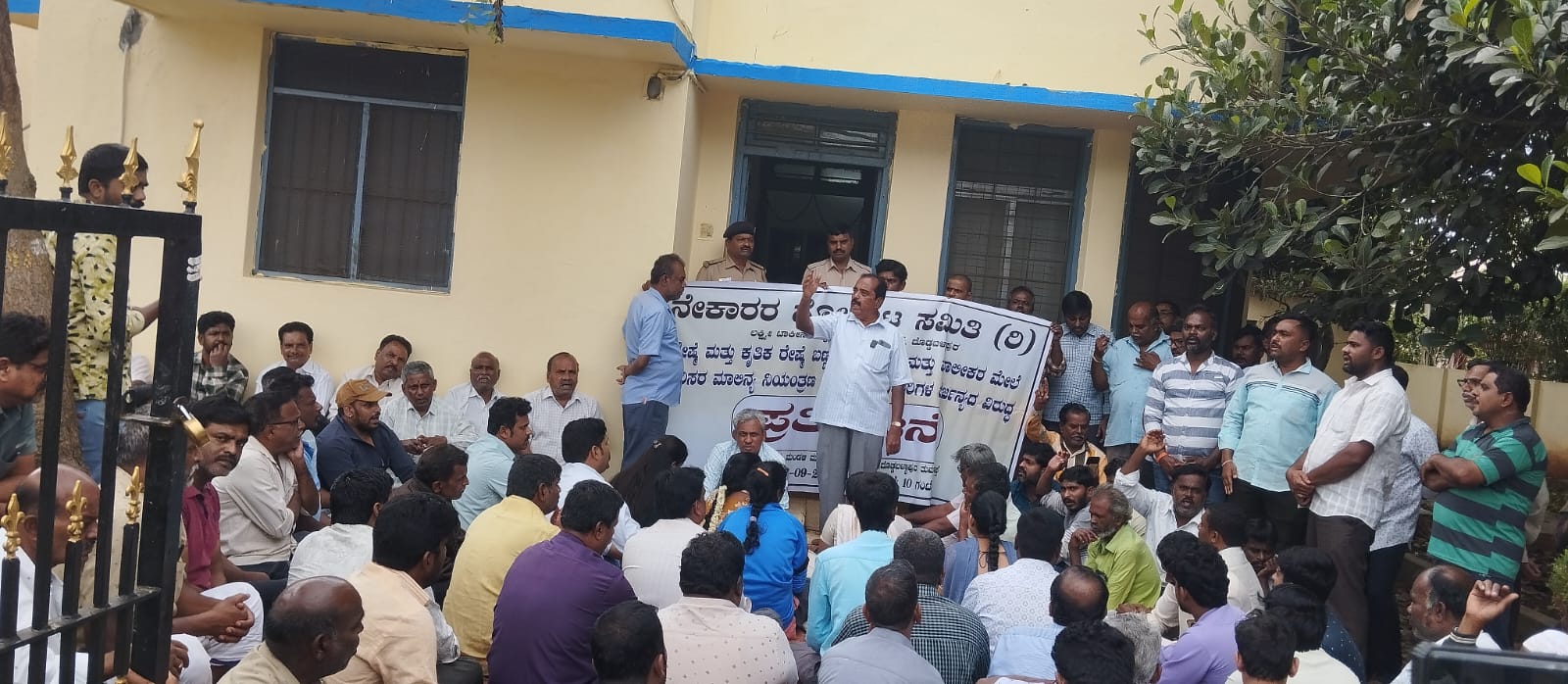 ಪರಿಸರ ಮಾಲಿನ್ಯ ನಿಯಂತ್ರಣ ಮಂಡಲಿ ದೌರ್ಜನ್ಯದ ವಿರುದ್ಧ ಪ್ರತಿಭಟನೆ