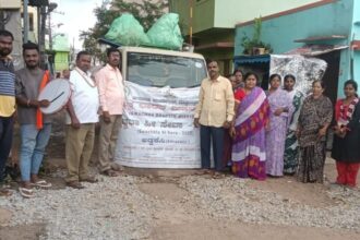 ತಮಟೆ ಹೊಡಿಯುವ ಮೂಲಕ ಸ್ವಚ್ಛತೆ ಹಾಗೂ ಕಸ ವಿಲೇವಾರಿ ಬಗ್ಗೆ ಅರಿವು