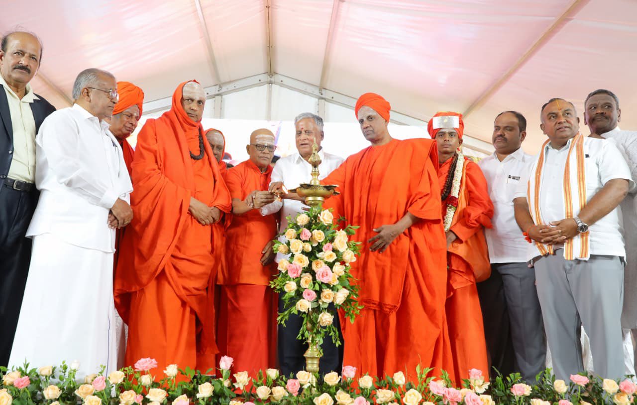 ಅದ್ಧೂರಿಯಾಗಿ ನಡೆದ ನಿರಂಜನ ಪಟ್ಟಾಧಿಕಾರ ಮಹೋತ್ಸವ