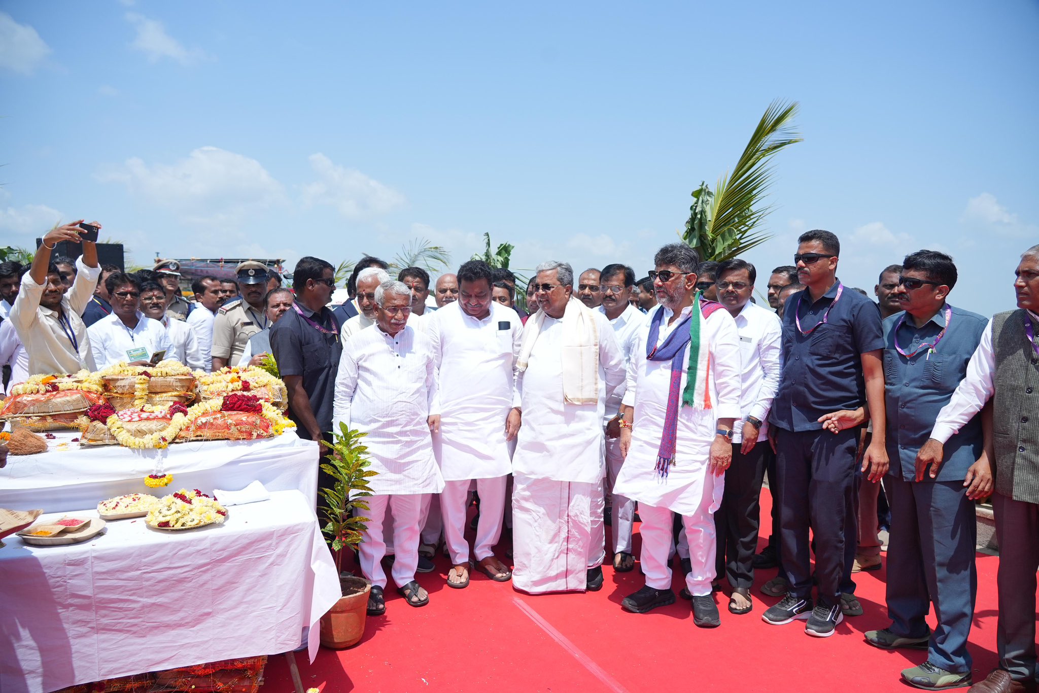 ಕೃಷ್ಣೆಗೆ ಬಾಗಿನ ಸಮರ್ಪಿಸಿದ ಡಿಸಿಎಂ