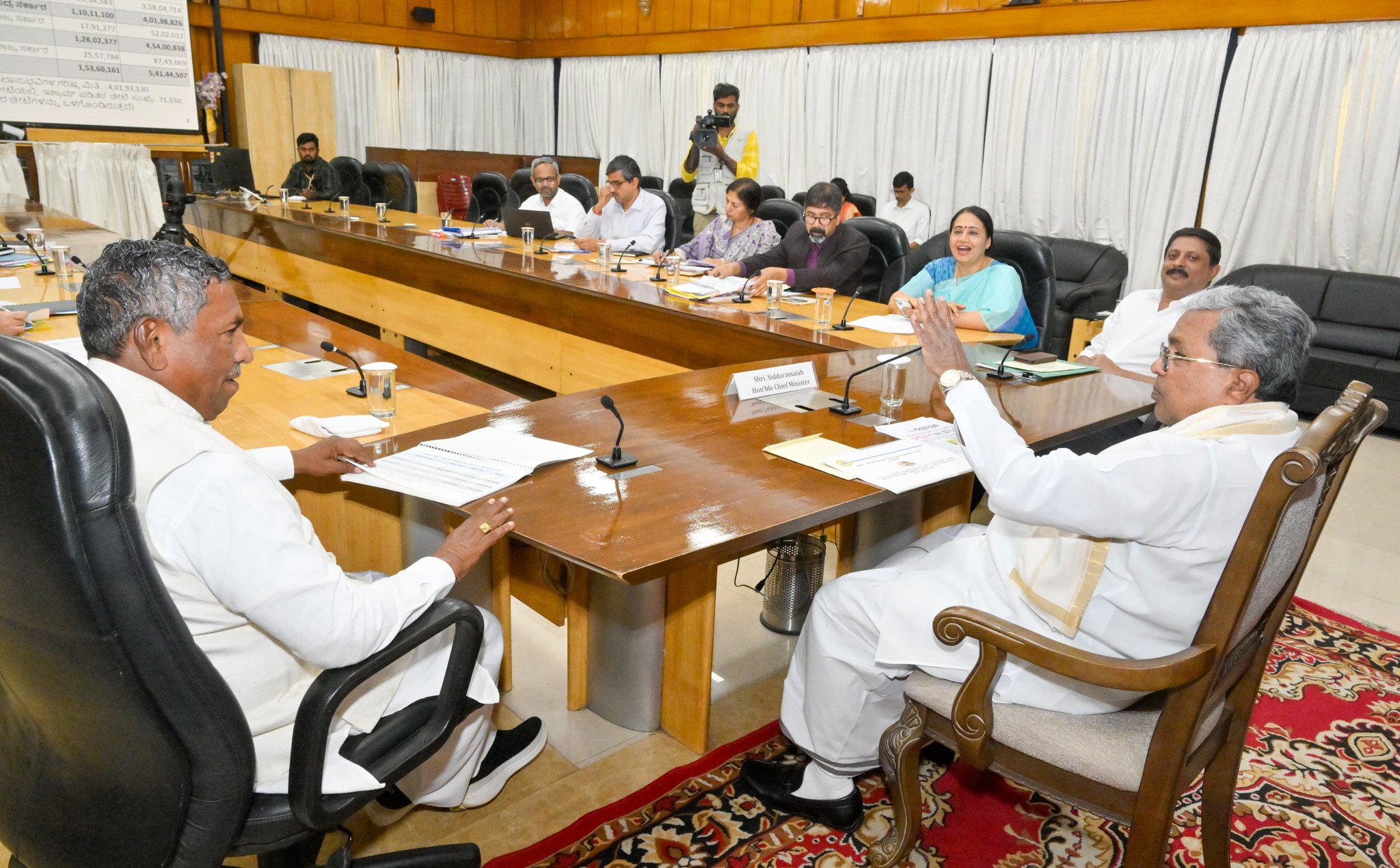 ಅನರ್ಹ ಬಿಪಿಎಲ್ ಕಾರ್ಡ್ ರದ್ದು ಮಾಡಿ-ಸಿದ್ದರಾಮಯ್ಯ