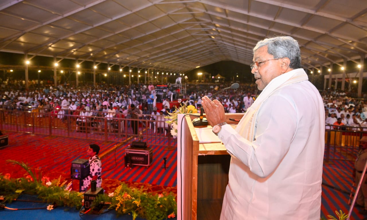 ಹಿಂದೂ ಧರ್ಮಿಯರು ಮತಾಂತರಗೊಳ್ಳುವಂತೆ ಪ್ರಚೋದಿಸುತ್ತಿರುವ ಸಿಎಂ