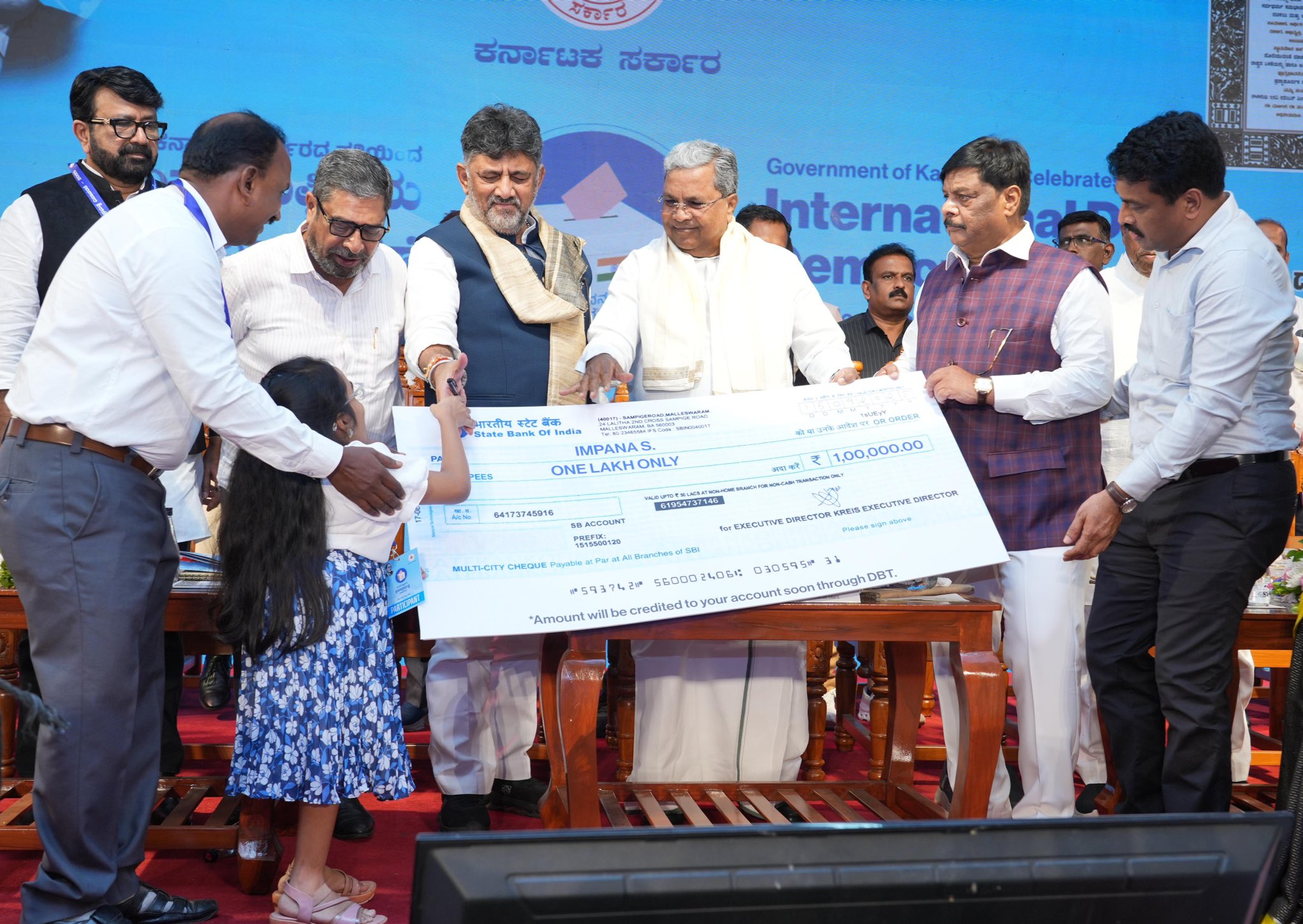 ಪ್ರತಿಯೊಬ್ಬರೂ ಪ್ರಜಾಪ್ರಭುತ್ವ ಉಳಿಸಿ ಬೆಳೆಸಬೇಕಿದ-ಡಿಸಿಎಂ