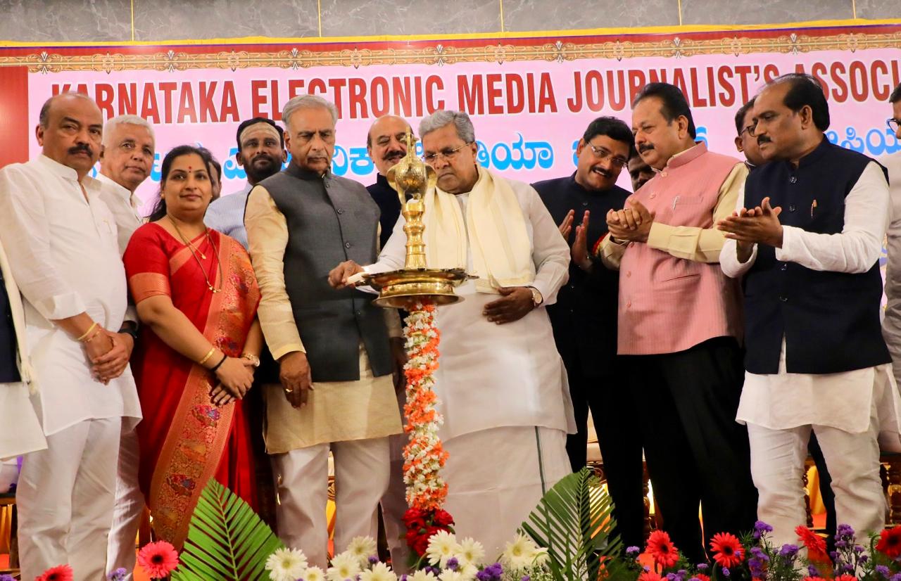 ಬ್ಲಾಕ್ ಮೇಲ್ ಮತ್ತು ಕೀಳು ಮಟ್ಟದ ಪ್ರಾಕ್ಟೀಸ್ ಮಾಡುತ್ತಿರುವ ಯು ಟ್ಯೂಬ್ ಚಾನಲ್ ಗಳು-ಸಿಎಂ