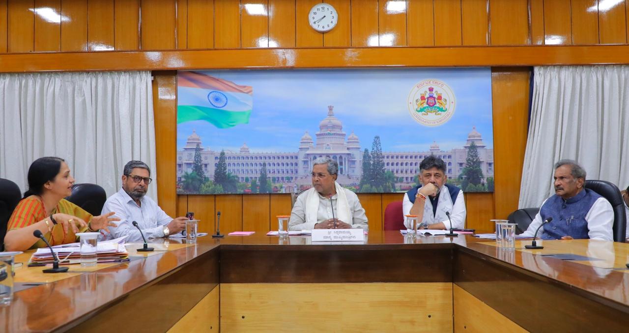 ರಸ್ತೆಯಲ್ಲಿನ ಗುಂಡಿ ಮುಚ್ಚಲು ಸಿಎಂ ತಾಕೀತು