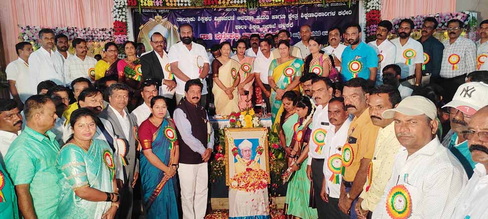 ವಿದ್ಯಾರ್ಥಿಗಳ ಭವಿಷ್ಯ ರೂಪಿಸುವ ಜವಾಬ್ದಾರಿ ಶಿಕ್ಷಕರ ಮೇಲಿದೆ: ಶಾಸಕ ಟಿ.ರಘುಮೂರ್ತಿ