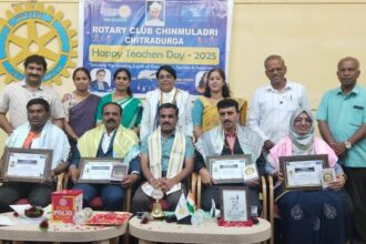 ಶಿಕ್ಷಕರಿಗೆ ಪ್ರಶಸ್ತಿ ಪ್ರದಾನ ಮಾಡಿ ಸನ್ಮಾನಿಸಲಾಯಿತು