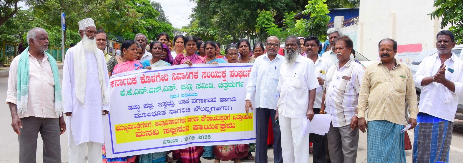 ಮೂಲಭೂತ ಸೌಲಭ್ಯಗಳಿಗಾಗಿ ಕೊಳಗೇರಿ ನಿವಾಸಿಗಳಿಂದ ಪ್ರತಿಭಟನೆ 