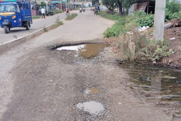 ಗುಂಡಿ ಬಿದ್ದು ಗಂಡಾoತರ ತರುತ್ತಿರುವ ಹುಲಿಕೆರೆ ರಸ್ತೆ