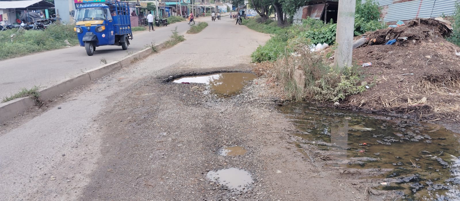 ಗುಂಡಿ ಬಿದ್ದು ಗಂಡಾoತರ ತರುತ್ತಿರುವ ಹುಲಿಕೆರೆ ರಸ್ತೆ