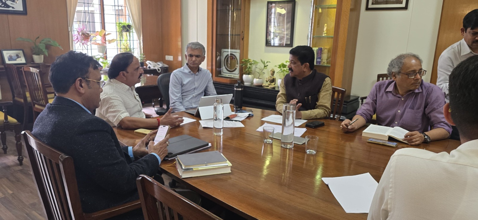 ನೂತನ ಜಿಲ್ಲಾಧಿಕಾರಿ ಕಟ್ಟಡ ವೈದ್ಯಕೀಯ ಕಾಲೇಜಿಗೆ ಹಸ್ತಾಂತರ ಕುರಿತು ಮಹತ್ವ ಚರ್ಚೆ