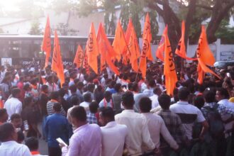 ಹಿಂದೂ ಮಹಾಗಣಪತಿ ಶೋಭಾಯಾತ್ರೆ, ಡಿಜೆಗೆ ಅನುಮತಿ ನೀಡದಿರುವುದನ್ನ ಖಂಡಿಸಿ ಬೃಹತ್ ಪ್ರತಿಭಟನೆ