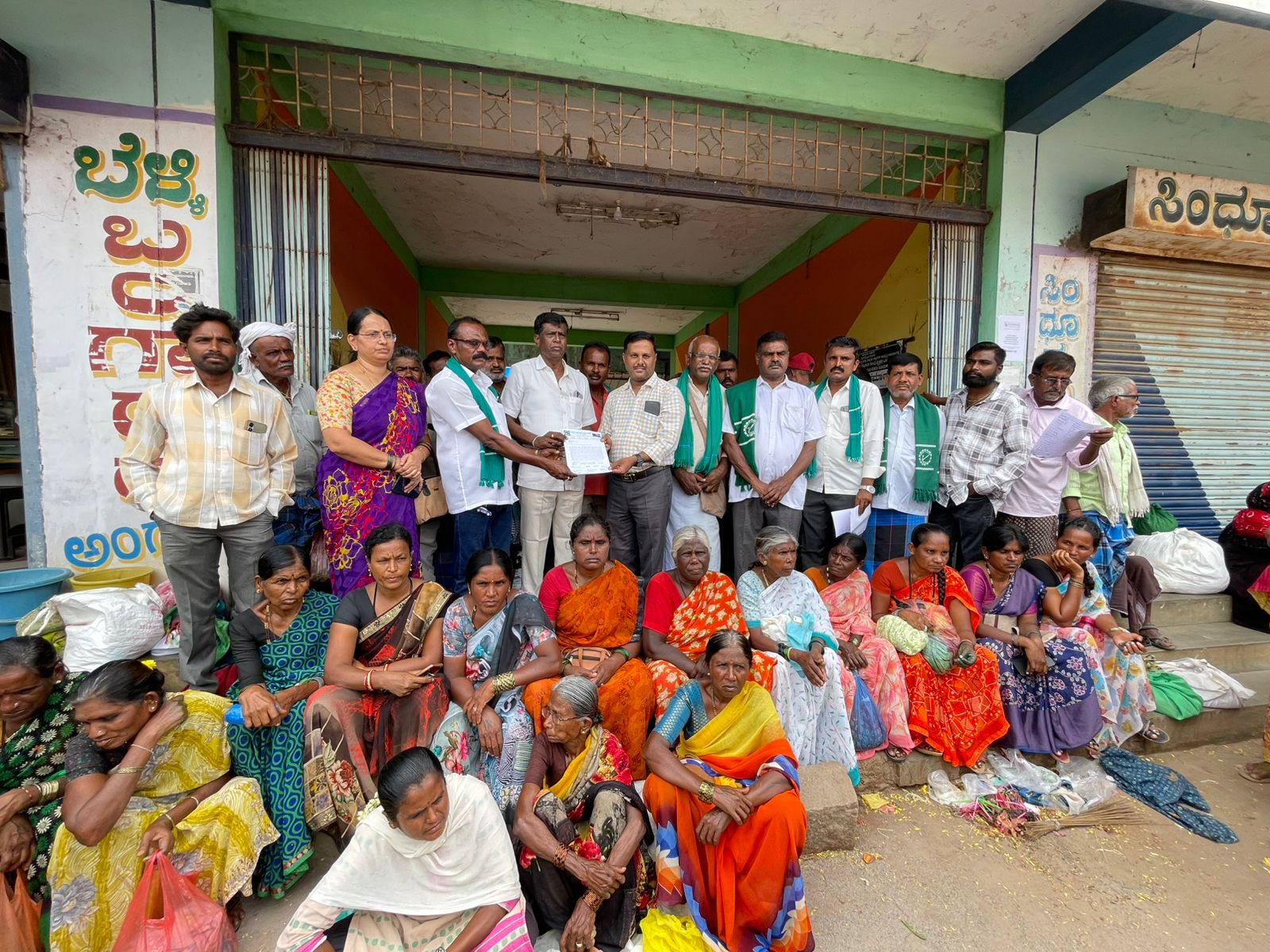 ಹೂವಿನ ಮಾರುಕಟ್ಟೆ ಸ್ಥಳಾಂತರ ಬೇಡ: ಕೆ.ಸಿ ಹೊರಕೇರಪ್ಪ