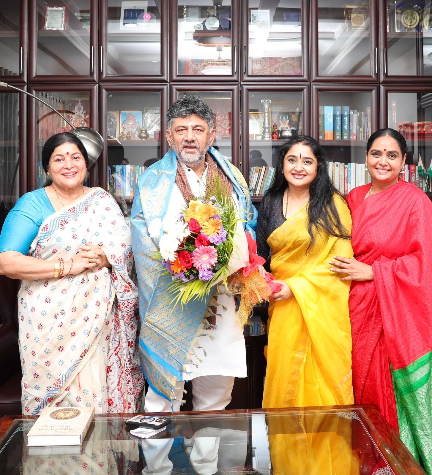 ಡಿಸಿಎಂ ಶಿವಕುಮಾರ ಅವರನ್ನು ಭೇಟಿ ಮಾಡಿ ಕೃತಜ್ಞತೆ ಸಲ್ಲಿಸಿದ ನಟಿಯರು