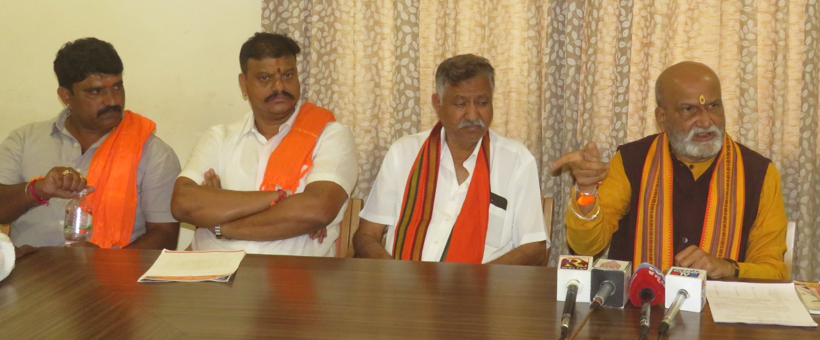 ಕ್ರಿಶ್ಚಿಯನ್ ಕಾನ್ವೆಂಟ್ ಶಾಲೆಗಳಿಗೆ ಬೀಗ- ಪ್ರಮೋದ್ ಮುತಾಲಿಕ್